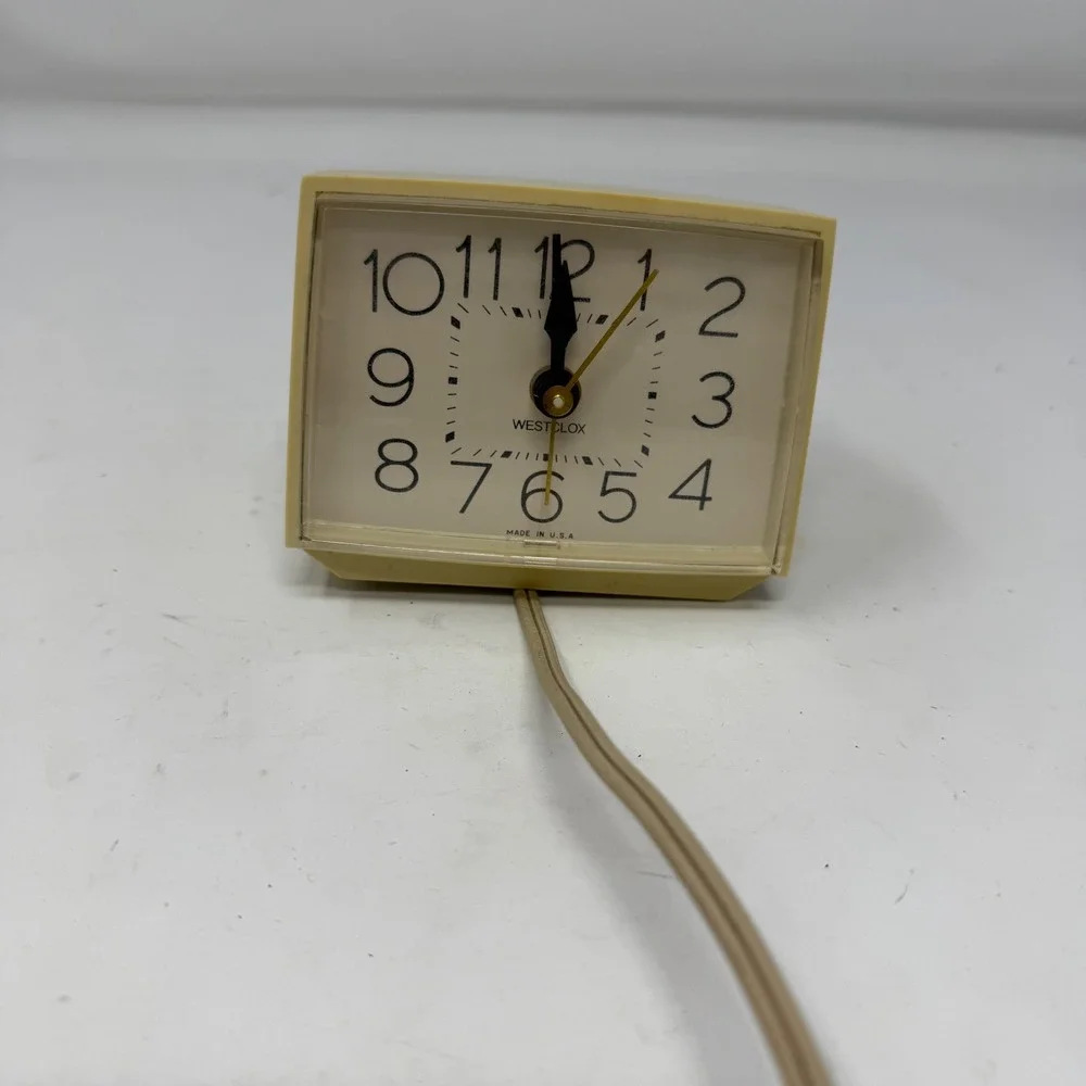 Westclox Bold II‎ Model 22189 Electric Alarm Clock Cream Made in USA Vintage